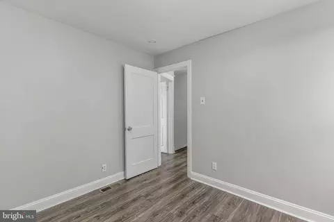 Entry Way - 7052 Aberdeen Rd, Darby, PA 19082 photo 8 of 9