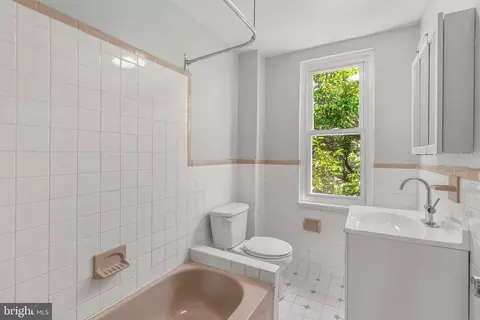 Bath - 7052 Aberdeen Rd, Darby, PA 19082 photo 1 of 2