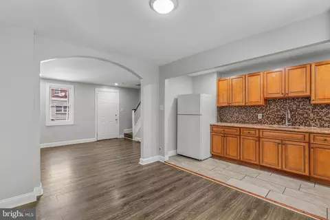 Entry Way - 7052 Aberdeen Rd, Darby, PA 19082 photo 4 of 9