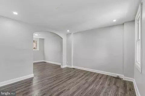 Entry Way - 7052 Aberdeen Rd, Darby, PA 19082 photo 2 of 9
