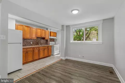 Living - 7052 Aberdeen Rd, Darby, PA 19082 photo 1 of 1
