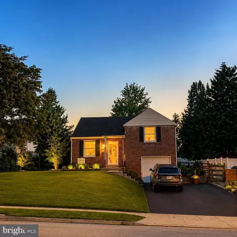 18 N Malin Rd, Broomall, PA 19008