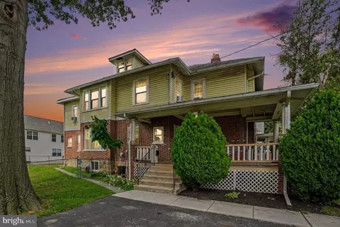 210 E Winona Ave, Norwood, PA 19074