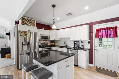 Kitchen - 1748 Larkin Rd, Boothwyn, PA 19061 photo 6 of 6