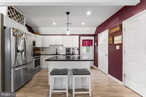 Kitchen - 1748 Larkin Rd, Boothwyn, PA 19061 photo 4 of 6