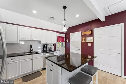 Kitchen - 1748 Larkin Rd, Boothwyn, PA 19061 photo 5 of 6