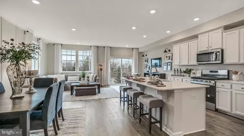 Entry Way - 409 Moore Rd, Wallingford, PA 19086 photo 2 of 13