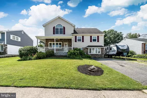 357 Swanage Dr, Broomall, PA 19008
