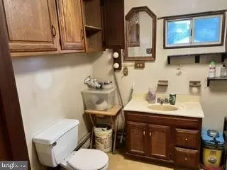Entry Way - 27 W 3rd St, Marcus Hook, PA 19061 photo 8 of 9