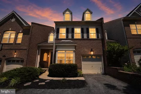 3104 Woods Edge Dr, Garnet Valley, PA 19060