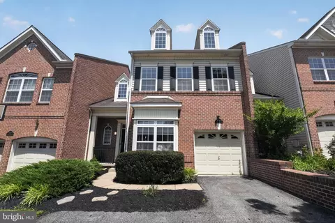3104 Woods Edge Dr, Garnet Valley, PA 19060
