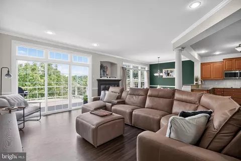 3104 Woods Edge Dr, Garnet Valley, PA 19060