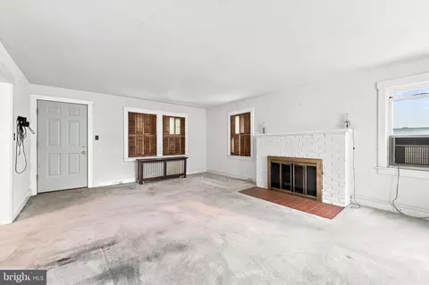 Living - 341 N Rolling Rd, Springfield, PA 19064 photo 2 of 2