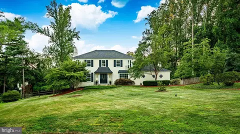 4 Denford Dr, Newtown Square, PA 19073