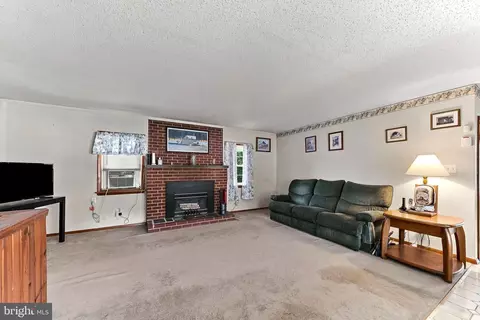 Living - 3813 Currant, Boothwyn, PA 19061 photo 3 of 4