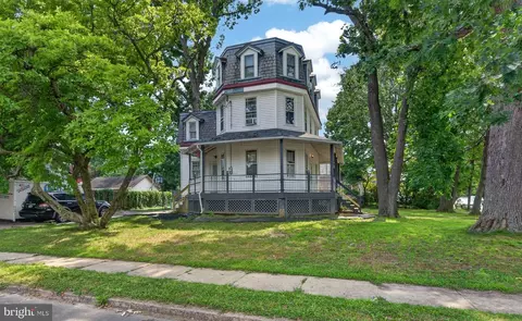 900 Andrews Ave, Darby, PA 19023