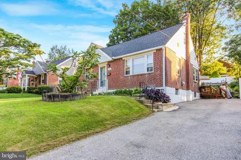 140 Rockwood Dr, Havertown, PA 19083