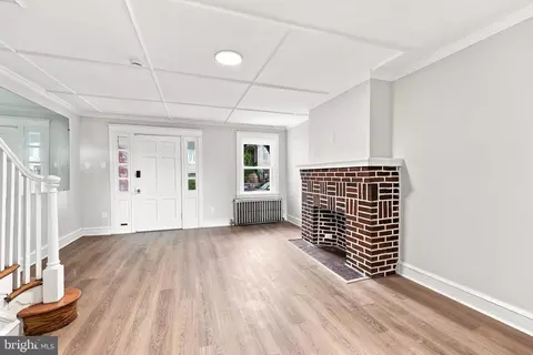 Living - 245 Copley Rd, Darby, PA 19082 photo 2 of 4