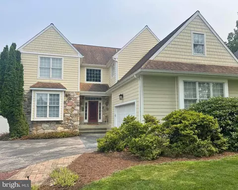 305 Langford Rd, Broomall, PA 19008