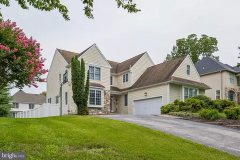 305 Langford Rd, Broomall, PA 19008