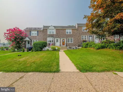 5360 Delmar Dr, Clifton Heights, PA 19018