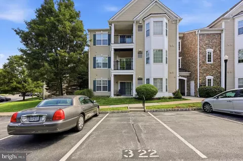322 Creekside Dr, Brookhaven, PA 19015