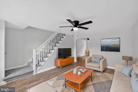 220 Weymouth Rd, Darby, PA 19023