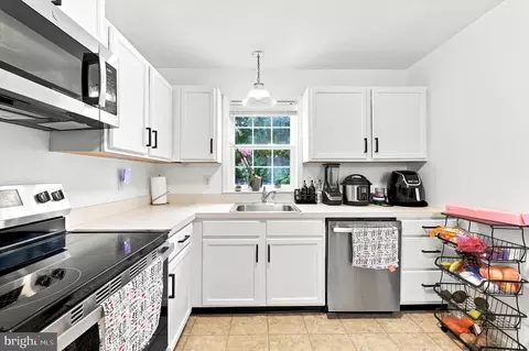 Kitchen - 30 Duttonview Rd, Aston, PA 19014 photo 2 of 3