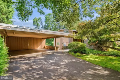 129 Locust Grove Rd, Bryn Mawr, PA 19010