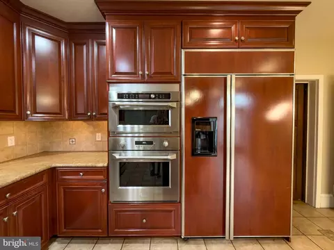 Kitchen - 556 Saint Davids Ave, Wayne, PA 19087 photo 4 of 4