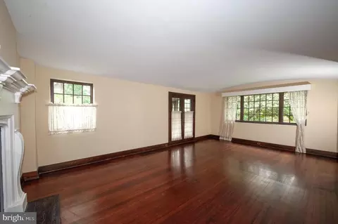 Living - 556 Saint Davids Ave, Wayne, PA 19087 photo 2 of 3