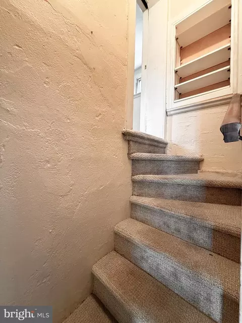 Entry Way - 556 Saint Davids Ave, Wayne, PA 19087 photo 5 of 7