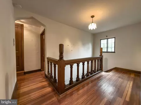 Entry Way - 556 Saint Davids Ave, Wayne, PA 19087 photo 4 of 7