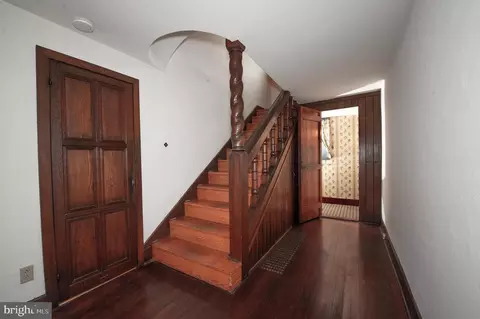 Entry Way - 556 Saint Davids Ave, Wayne, PA 19087 photo 1 of 7