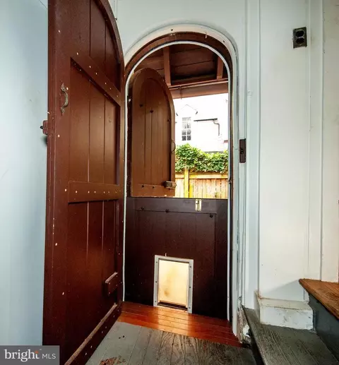 Entry Way - 556 Saint Davids Ave, Wayne, PA 19087 photo 3 of 7