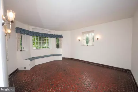 Living - 556 Saint Davids Ave, Wayne, PA 19087 photo 3 of 3