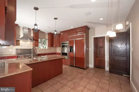 Kitchen - 556 Saint Davids Ave, Wayne, PA 19087 photo 2 of 4