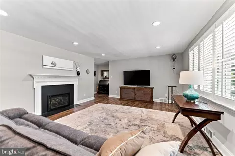 Living - 61 Duncan Ln, Springfield, PA 19064 photo 1 of 5