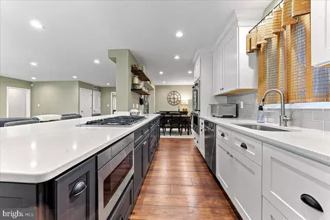 Kitchen - 61 Duncan Ln, Springfield, PA 19064 photo 4 of 4