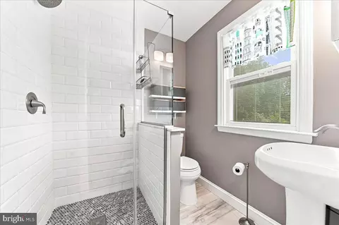 Bath - 61 Duncan Ln, Springfield, PA 19064 photo 1 of 4