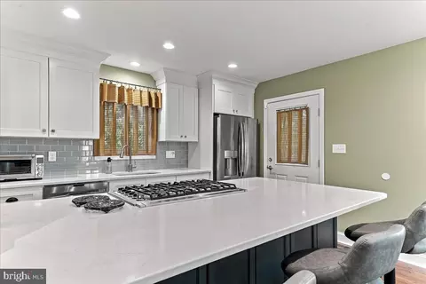 Kitchen - 61 Duncan Ln, Springfield, PA 19064 photo 3 of 4