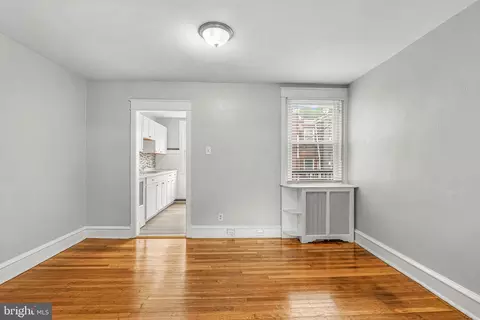 Living - 7239 Glenthorne Rd, Darby, PA 19082 photo 3 of 4