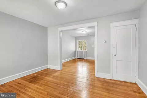Living - 7239 Glenthorne Rd, Darby, PA 19082 photo 4 of 4