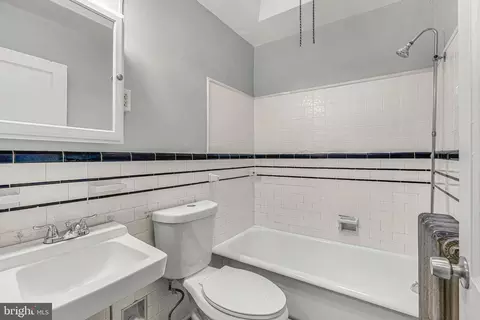 Bath - 7239 Glenthorne Rd, Darby, PA 19082 photo 1 of 1