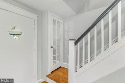 Entry Way - 7239 Glenthorne Rd, Darby, PA 19082 photo 3 of 5