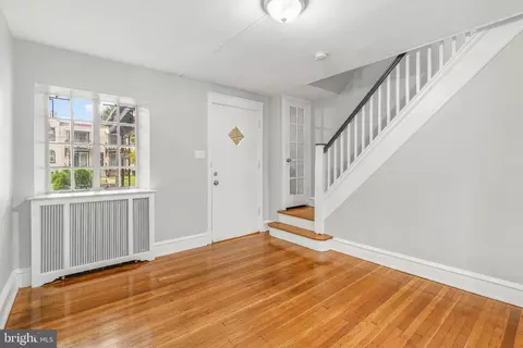 Living - 7239 Glenthorne Rd, Darby, PA 19082 photo 2 of 4