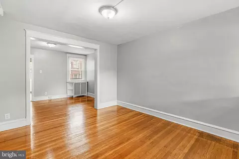 Living - 7239 Glenthorne Rd, Darby, PA 19082 photo 1 of 4