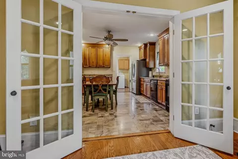 Entry Way - 2552 Naamans Crk, Upper Chichester, PA 19061 photo 4 of 10