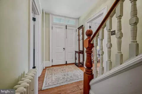 Entry Way - 2552 Naamans Crk, Upper Chichester, PA 19061 photo 2 of 10