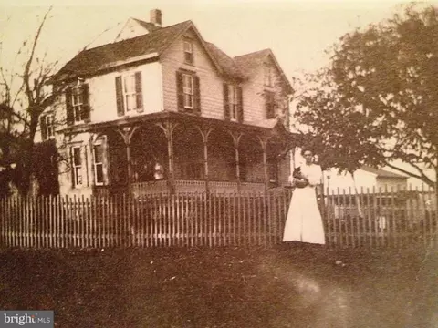 Exterior - 2552 Naamans Crk, Upper Chichester, PA 19061 photo 5 of 5